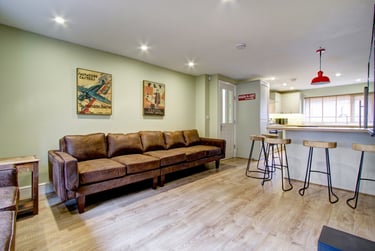 7 bed house, Ebberston Terrace, Hyde Park, Leeds, LS61AU - Image 1