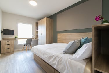 4 bed flat, Morrison Circus, Haymarket, Edinburgh, EH38DX - Image 1