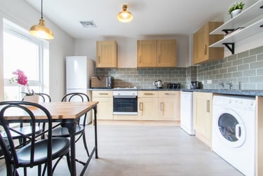4 bed flat, Morrison Circus, Haymarket, Edinburgh, EH38DX - Image 1