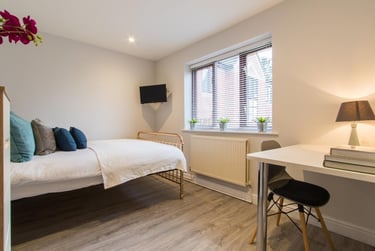 3 bed flat, Victoria Road, Hyde Park, Leeds, LS61PD - Image 2
