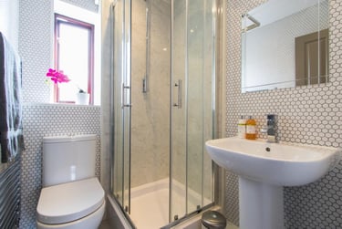 3 bed flat, Victoria Road, Hyde Park, Leeds, LS61PD - Image 2
