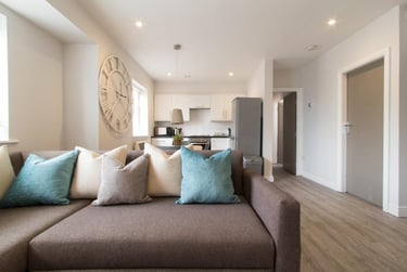 3 bed flat, Victoria Road, Hyde Park, Leeds, LS61PD - Image 1