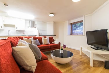 6 bed flat, Ladybarn Road, Fallowfield, Manchester, M146WN - Image 1