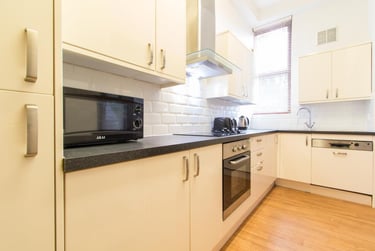 6 bed flat, Ladybarn Road, Fallowfield, Manchester, M146WN - Image 2