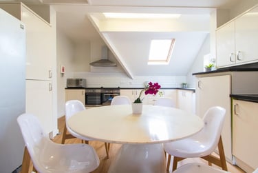 7 bed flat, Ladybarn Road, Fallowfield, Manchester, M146WN - Image 2