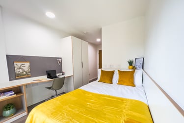 Ensuite Bronze at Dobbie’s Point, North Hanover Street, City Centre, Glasgow, G40PY - Image 1