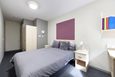 One Bed Apartment Gold - Image 1