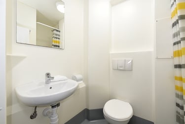 One Bed Apartment Gold - Image 2