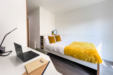 Ensuite Bronze Courtyard at Dobbie’s Point, North Hanover Street, City Centre, Glasgow, G40PY - Image 1