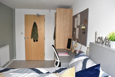 Five Bed Apartment at Queens Court, Jarrom Street, City Centre, Leicester, LE27DJ - Image 2