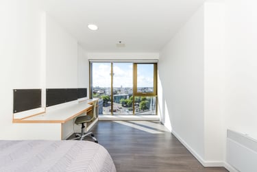 Ensuite gold at Byrom Point, 72 Great Crosshall Street, City Centre, Liverpool, L32BE - Image 1