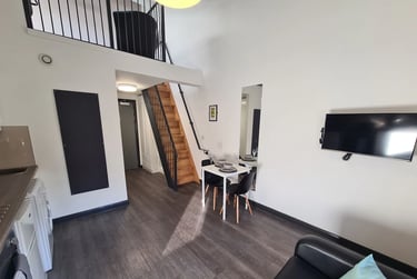 Studio Gold Top Floor - Image 2