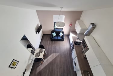 Studio Gold Top Floor - Image 3