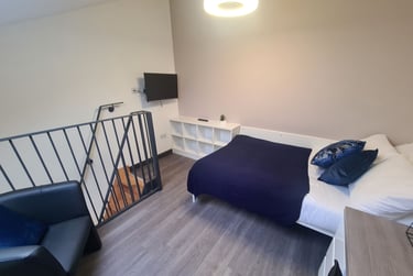 Studio Platinum Top Floor - Image 1