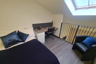 Studio Platinum Top Floor - Image 2