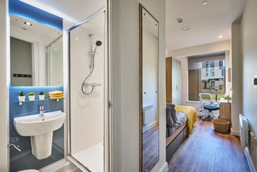 Ensuite Bronze Plus at Deakins Place, 4 Deakins Place, Lenton Radford, Nottingham, NG73FT - Image 3