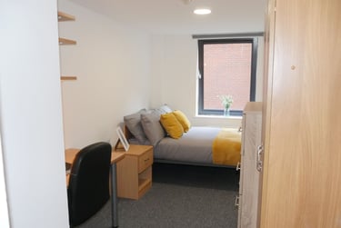Ensuite - Silver - Image 1