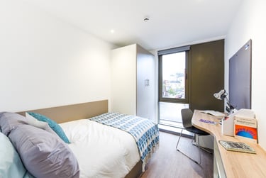 Ensuite Bronze at Great Patrick Street, 28-30 Great Patrick Street, City Centre, Belfast, BT12LT - Image 1