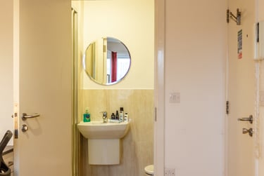 Five Bed Silver at Regents Court, Rawson Street, City Centre, Leicester, LE16UP - Image 3