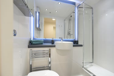 Ensuite Bronze at Dobbie’s Point, North Hanover Street, City Centre, Glasgow, G40PY - Image 2