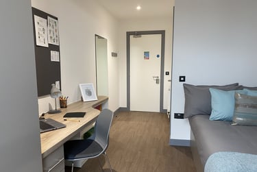 Ensuite Gold - City View (upper Floors) at Great Patrick Street, 28-30 Great Patrick Street, City Centre, Belfast, BT12LT - Image 1