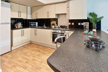 Gold Ensuite - Image 8
