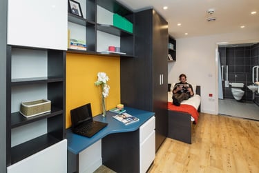 Studio apartment - Tower Bridge (Summer Room) at Tower Bridge, 52 Minories, Tower Hill, London, EC3N1JJ - Image 2
