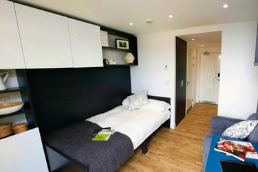 Studio apartment - Tower Bridge (Summer Room) at Tower Bridge, 52 Minories, Tower Hill, London, EC3N1JJ - Image 4