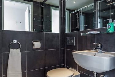 Studio apartment - Tower Bridge (Summer Room) at Tower Bridge, 52 Minories, Tower Hill, London, EC3N1JJ - Image 8