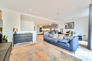 3 bed flat, Flat 2, 48 Reminder Lane, Greenwich, London, SE100NQ - Image 1