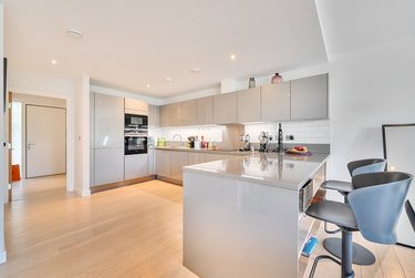 3 bed flat, Flat 2, 48 Reminder Lane, Greenwich, London, SE100NQ - Image 4