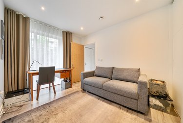 3 bed flat, Flat 2, 48 Reminder Lane, Greenwich, London, SE100NQ - Image 9