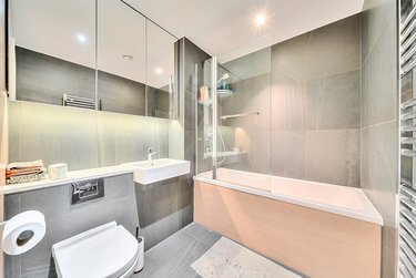 3 bed flat, Flat 2, 48 Reminder Lane, Greenwich, London, SE100NQ - Image 10