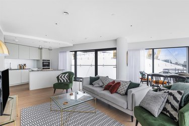3 bed flat, Flat 402, 18 Cutter Lane, Greenwich, London, SE100YB - Image 2