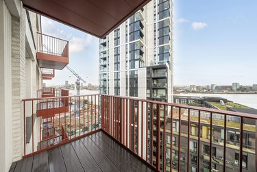 1 bed studio, Flat 1008, 57 Chandlers Avenue, Greenwich, London, SE100FH - Image 4