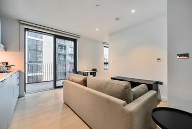 1 bed studio, Flat 404, 57 Chandlers Avenue, Greenwich, London, SE100FH - Image 2