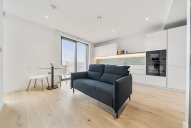 1 bed studio, Flat 1601, 8 Pilot Walk, Greenwich, London, SE100FL - Image 1