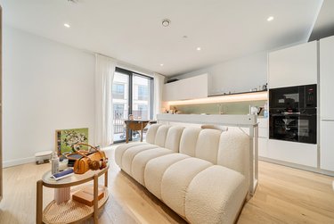 1 bed studio, Flat 1001, 8 Pilot Walk, Greenwich, London, SE100FJ - Image 1