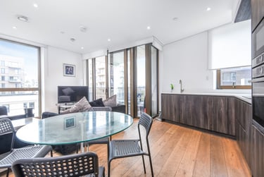2 bed flat, Flat 30, 21 Reminder Lane, Greenwich, London, SE100UH - Image 1
