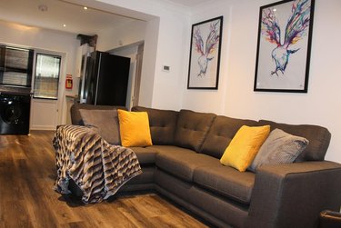 6 bed house, Winton, Ensbury Park, Bournemouth, BH91LZ - Image 2