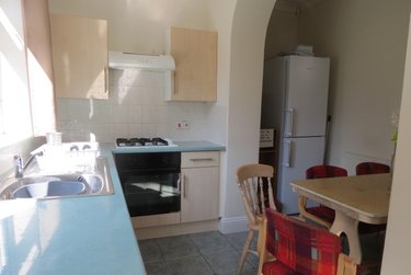 3 bed flat, Winton, Bournemouth, BH37JE - Image 4