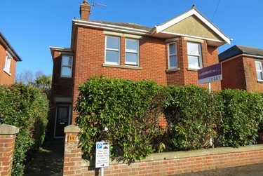 5 bed house, 14 Wallis Road, Talbot village, Bournemouth, BH104AG - Image 1