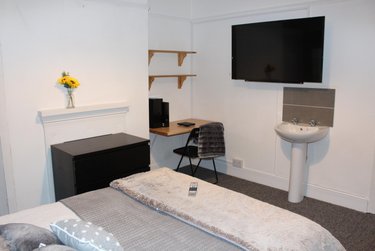 6 bed house, Winton, Bournemouth, BH92LY - Image 9