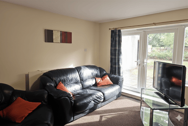 5 bed house, 41 Alton Road, Talbot village, Bournemouth, BH104AD - Image 2