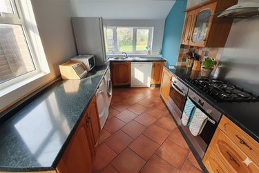 4 bed house, Ensbury Park, Talbot village, Bournemouth, BH104EQ - Image 4
