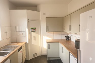 8 bed house, Winton, Bournemouth, BH92JF - Image 2