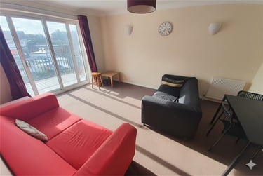 3 bed flat, Wallisdown, Talbot village, Poole, BH125BJ - Image 2