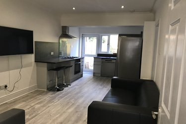 6 bed house, Winton, Bournemouth, BH92LZ - Image 2