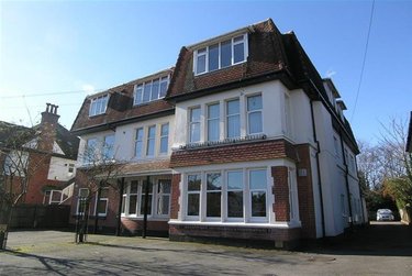 3 bed flat, 7 Queens Park Gardens, Springbourne, Bournemouth, BH89BN - Image 1