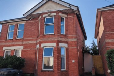 3 bed flat, Gerald Road, Charminster, Bournemouth, BH37JZ - Image 1